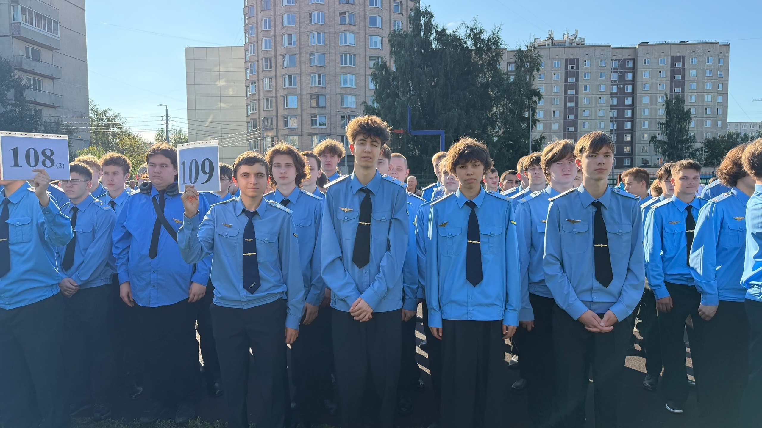 В Колледже метрополитена и железнодорожного транспорта прошла линейка, посвященная Дню знаний